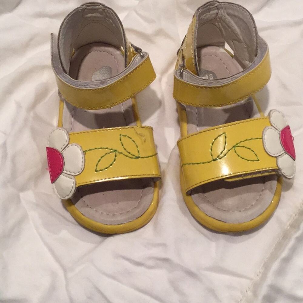 Umi leather upper and lined yellow sandal good con